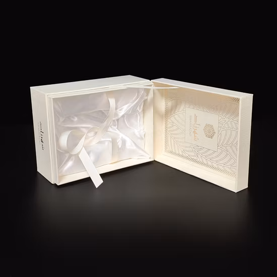 인쇄된 로고를 가진 주문 마분지 자석 마감 Foldable 패킹 선물 상자